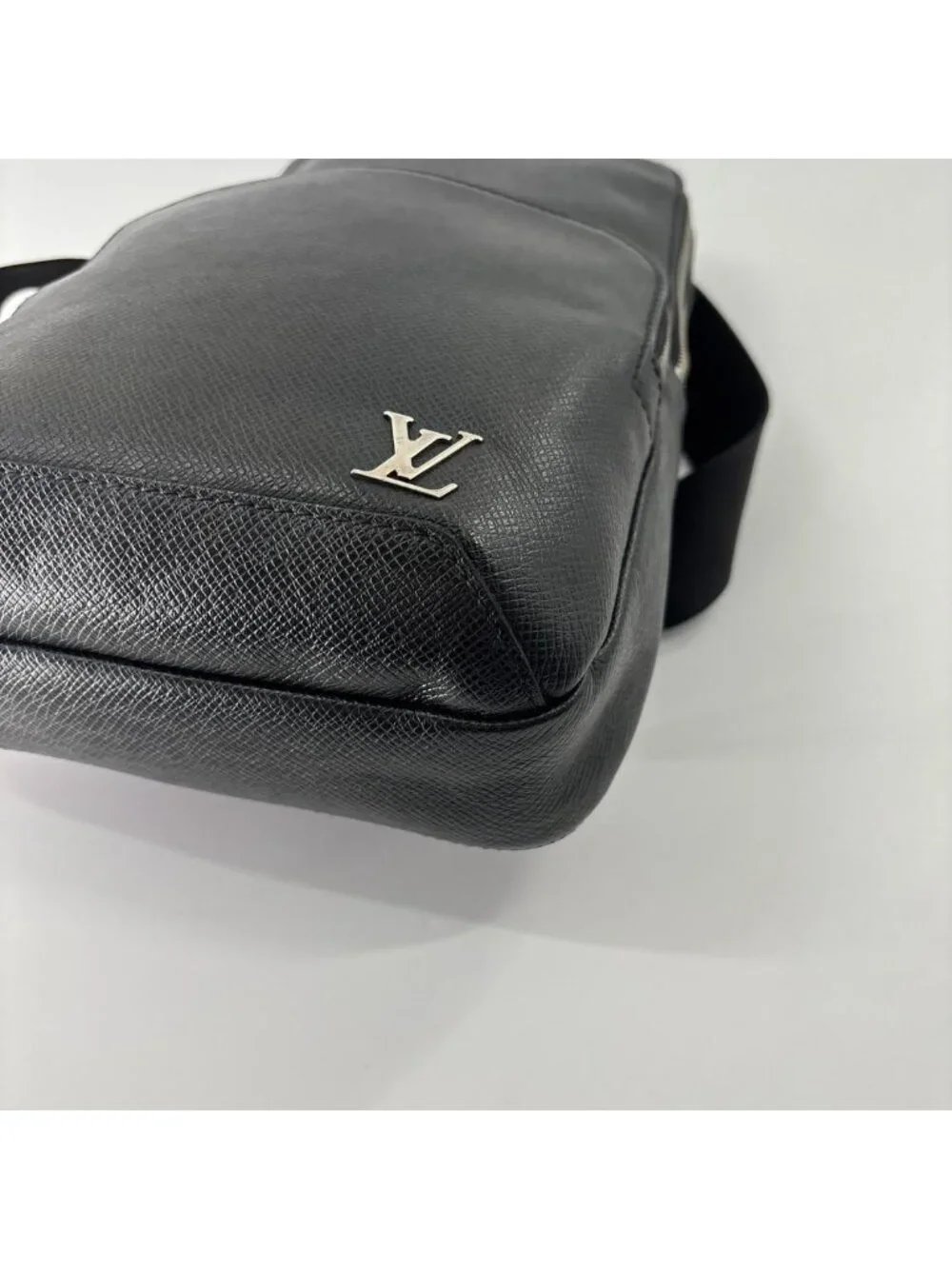Louis Vuitton Taiga Sling Bag Black